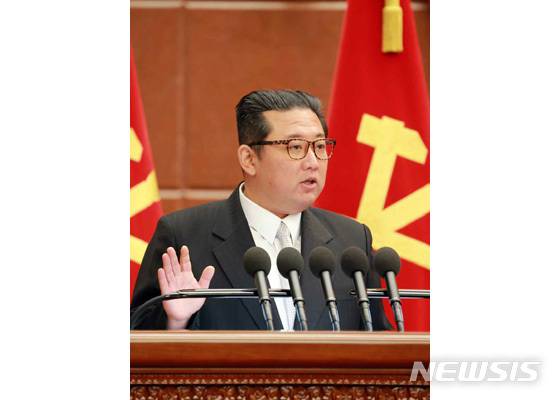 [서울=뉴시스]북한 조선노동당 기관지 노동신문은 지난해 12월27~31일 열린 당 중앙위원회 8기 4차 전원회의를 김정은 당 총비서 겸 국무위원장이 사회했다고 보도했다. (사진=노동신문 갈무리) 2022.01.01