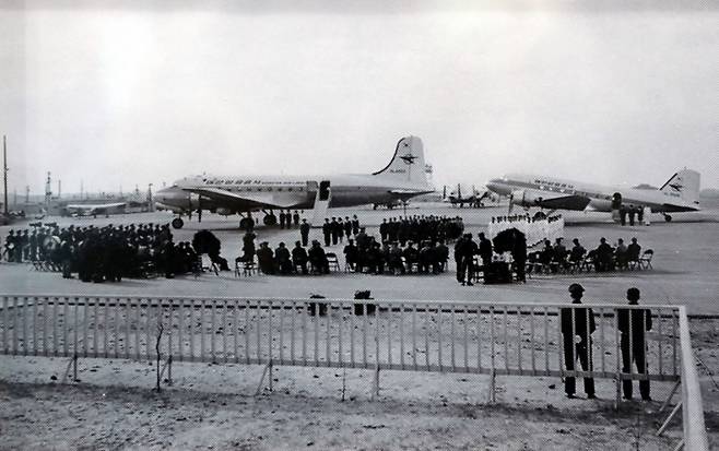 민간항공 발전을 위해 설립된 대한민국 최초의 국영항공사 대한항공공사 취항식. 1962년 [국립항공박물관 제공]