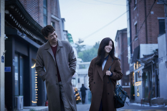 Actors Kim Young-kwang,left, and Han Ji-min as long-time friends who once secretly had a crush on each other. [CJ ENM, TVING]