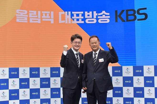 이재후 아나운서(왼쪽) 송승환 해설위원/ 사진제공=KBS © 뉴스1