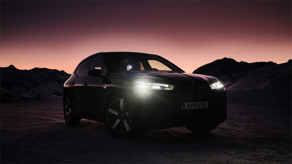 516마력이라는 큰 힘을 가진 BMW의 전기 SUV. BMW는 색상 변환 기술도 선보일 예정이다.