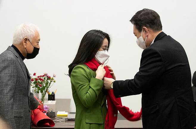 지난 12월20일 윤석열 후보가 신지예 전 한국여성정치네트워크 대표(가운데)를 영입했다. ⓒ국회사진취재단