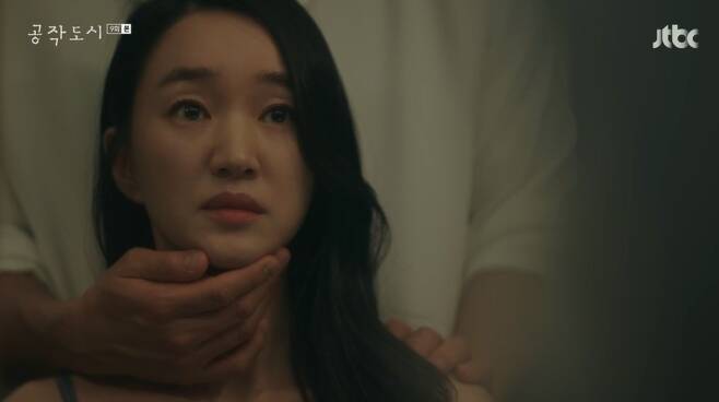 Soo Ae is appalled by the reality of Lee E-DamIn JTBCs City of the Works broadcast on the 5th, the picture of Jae Hee (Soo Ae), who is greatly shocked by the past history of Lee Seol (Lee E-Dam) and Kim Kang-woo, was drawn.Jae Hee, who was sick with Junhyuks video problem, resented Han Sook (Kim Mi-sook) for the cancellation of Junhyuks appointment as senior minister for civil affairs because of his past behavior.I do not understand my mother, why does she have everything like her mother?Han Sook said, No. I hated it. The maiden had a baby. She married the driver of the house to report her birth.I did not know the speed of others and I wanted to lose the enthusiasm for being a wealthy son-in-law. Nevertheless, when he accepted Phil as a husband, he said, I kept it, because I was a single mother, and I was self-contained by the men who treated me hard and harassed me overnight.Whats the matter with everyone elses eyes, your mind is important, said Junhyuk, and Jae Hee said, Whats the matter with your mind, thats all. You tell your father.I can not help but say that I do not want to re-spatter my child. However, Junhyuk warned Han Sook, not Phil, Do not make me a puppet in the future, and ask for permission first when I need it.To Jae Hee, Junhyuk said, Are men a little pathetic? How can the smartest and most talented people not control it rationally?Shes just her wife, and thats what other women do, and shes just filling up the cumbersome needs.On the other hand, on the same day, a mail arrived to Jae Hee under the title of The Reality of Lee Seol, and it contained Lee Seol, who worked in the bar in the past, and Junhyuk, who knew him.At the end of the drama, Lee Seol and Junhyuks skinship was fade to black and the shocked Jae Hee was drawn, and I was curious about the development afterwards.
