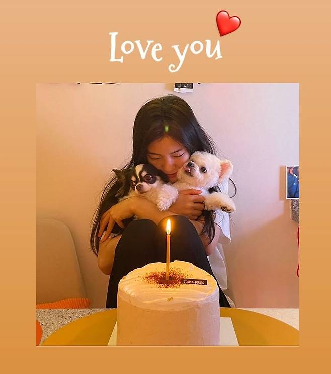 Lee Sun-bin posted several photos on his instagram story on the 5th with the phrase love you, I can not move and 2022 Drewa.In the photo, Lee Sun-bin, who is holding his dogs tightly and facing the cake, is caught by his cute hair and cute beauty.Meanwhile, Lee has been in public for five years with Actor Lee Kwang-soo. She has been loved by Teabing, a drunk city girls. She is preparing for season 2.Photo = Lee Sun-bin Instagram