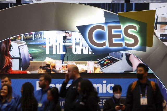 세계 최대 전자·IT 전시회 CES 2022가 5일(현지시간) 개막했다. 사진은 CES가 열리는 미국 라스베이거스 컨벤션 센터 모습. AP뉴시스