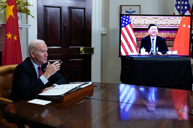 조 바이든 마국 대통령이 2021년 11월 15일 저녁(미국 동부시간 기준) 시진핑 중국공산당 총서기와 취임 후 처음 화상 정상회담을 하고 있다./뉴시스