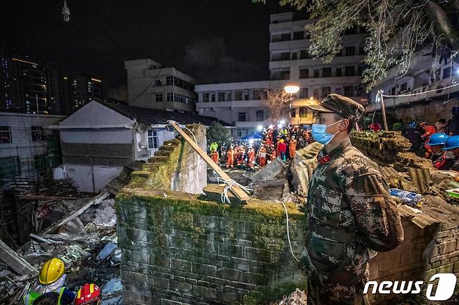 충칭시 건물 붕괴 사고 현장. © AFP=뉴스1