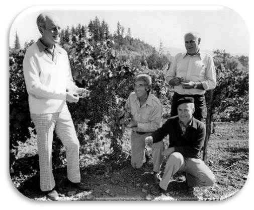 짐 배럿(왼쪽)과 그르기치(오른쪽 앞)