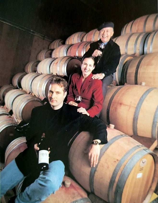 그르기치, 딸 바이올렛, 조카 이보 예라미즈