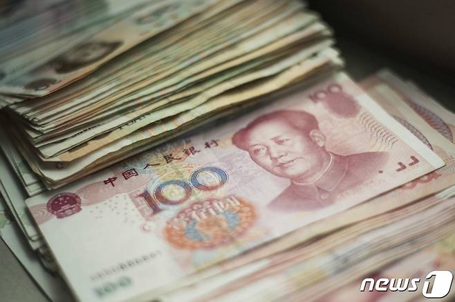 2016년 8월 9일(현지시간)에 찍힌 중국 100위안 지폐. © AFP=뉴스1 © News1 김지현 기자