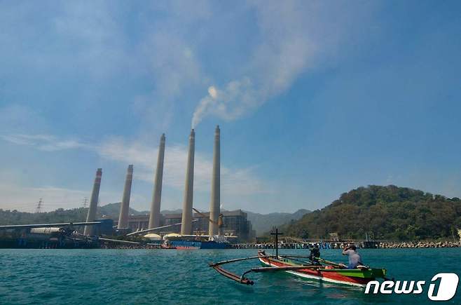 인도네시아 실레곤에 위치한 수랄라야 석탄화력발전소.© AFP=뉴스1