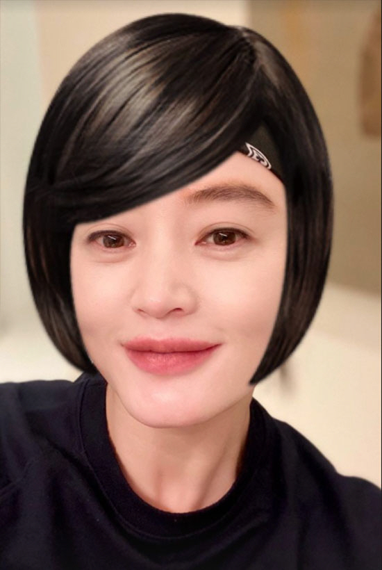 Actor Kim Hye-soo predicted a change in Hair style.On the 10th, Kim Hye-soo posted a variety of Hairstyles in his instagram story.Kim Hye-soo is transforming from a lovely wave head to a bomb head style and orange Hair.Kim Hye-soo, who is particularly transparent in her skin, is digesting any style with a sudden expression. While her 50s are overshadowed, her beauty is still shining.Kim Hye-soo, who has been keeping his trademark short-cut Hair for a long time, hopes to transform into a style this time.Meanwhile, Kim Hye-soo is about to release the movie Smuggling and will appear in the Netflix original series Boy Judge.