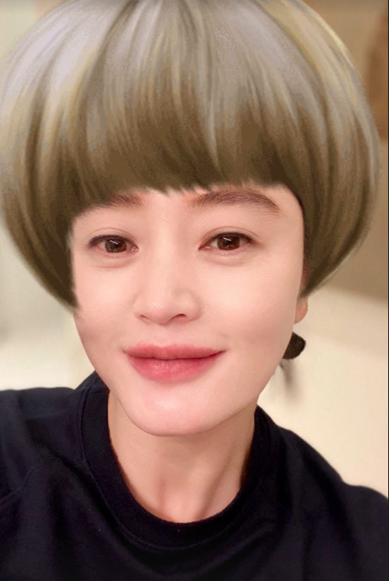 Actor Kim Hye-soo predicted a change in Hair style.On the 10th, Kim Hye-soo posted a variety of Hairstyles in his instagram story.Kim Hye-soo is transforming from a lovely wave head to a bomb head style and orange Hair.Kim Hye-soo, who is particularly transparent in her skin, is digesting any style with a sudden expression. While her 50s are overshadowed, her beauty is still shining.Kim Hye-soo, who has been keeping his trademark short-cut Hair for a long time, hopes to transform into a style this time.Meanwhile, Kim Hye-soo is about to release the movie Smuggling and will appear in the Netflix original series Boy Judge.