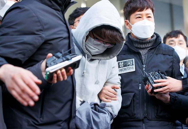 한때 교제했던 여성의 집을 찾아가 가족을 살해한 혐의를 받는 이석준.   /연합뉴스