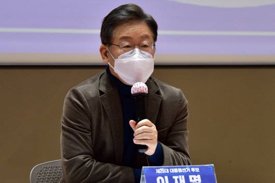 이재명 민주당 대선 후보가 10일 서울 동작구 대방동 페이스살림에서 열린 '일하는 여성을 위한 스타트업 대표 간담회'에서 발언하고 있다. 국회사진기자단=연합뉴스