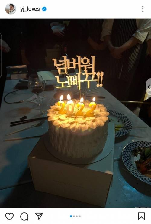 정용진 신세계 부회장은 9일 오전 자신의 인스타그램 계정에 ‘넘버원 노빠꾸’라는 문구를 꽂은 케이크 사진을 올렸다. “나의 멸공은 오로지 우리를 위협하는 위에 있는 애들을 향한 멸공인데…”라며 “우리 다 같이 멸공을 외치자. 그게 바로 국민이 바라는 대화합”이라는 글을 함께 적었다. 정 부회장 인스타그램 캡처