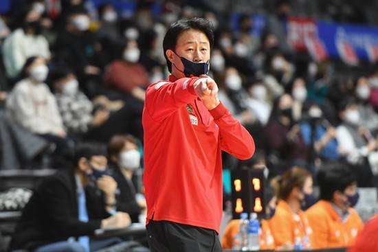 3연패 탈출을 이끈 강을준 오리온 감독. 사진=KBL 제공