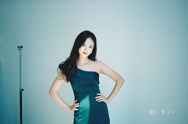 [서울=뉴시스] '런닝맨 막내' 전소민, '쇼윈도'서는 섹시美 갑 그 자체..."치명적인 비주얼" 2022.01.10 (사진=전소민 SNS 제공) photo@newsis.com*재판매 및 DB 금지 *재판매 및 DB 금지