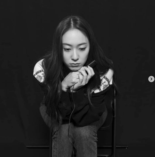 Actor Krystal Jung also boasted a glowing side in black and white.Krystal Jung posted a photo on his social media on the 10th.Krystal Jung also boasted a glowing beauty in black and white photographs; it creates an extraordinary atmosphere and stands out for Krystal Jungs charm.Krystal Jung won the Rookie of the Year award in the debut 12 years at the 2021 KBS Acting Grand Prize held last year.