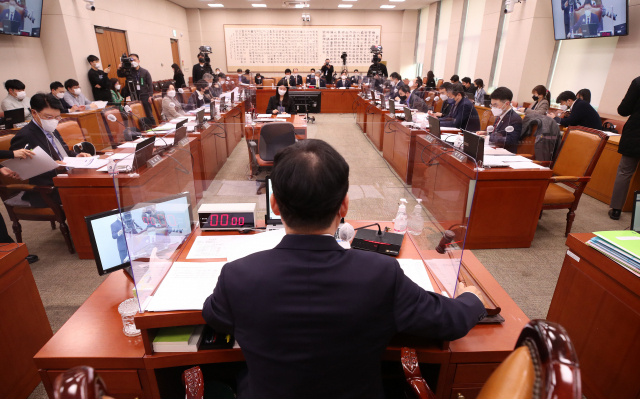 국회 법제사법위원회가 10일 전체회의를 열고 법안을 심사하고 있다. / 권욱 기자