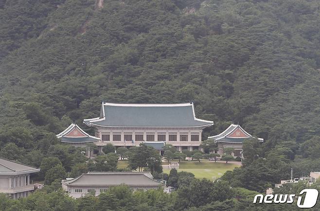 사진은 14일 오후 도심에서 바라본 청와대 전경. 2021.7.14/뉴스1 © News1 박정호 기자