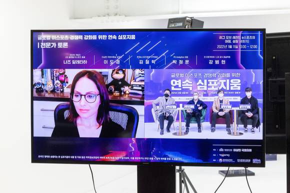 이날 심포지움엔 나즈 알레타하 총괄, 이도경 보좌관, 김철학 한국e스포츠협회 사무총장, 박정운 PS 애널리틱스 대표, 강범현 LCK 공식해설위원이 참여해 토론을 열었다. [사진=이상헌 의원실]