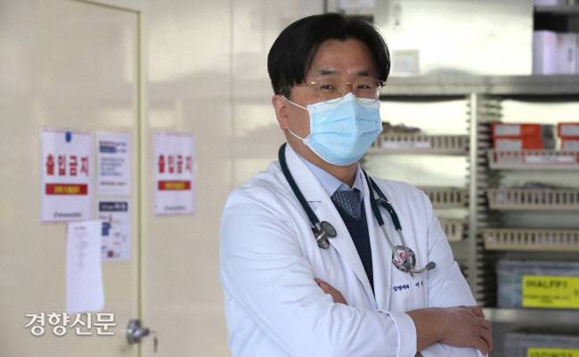 이재갑 한림대 강남성심병원 감염내과 교수. 경향신문 자료사진