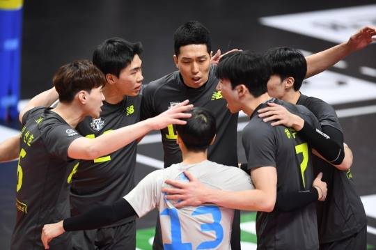 기뻐하는 현대캐피탈 선수들
[한국배구연맹 제공]
