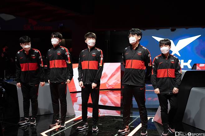 2022 LCK 스프링 개막전 승리를 따낸 T1.