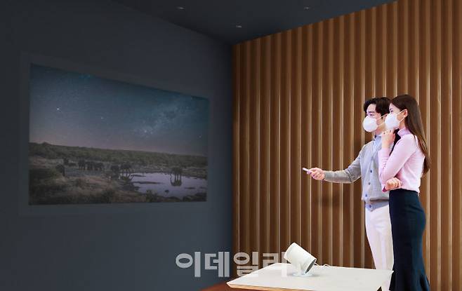 삼성전자 포터블 스크린 ‘더 프리스타일(The Freestyle)’.