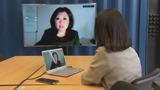 새해 초 만둣국을 먹었다고 방송에서 말했다가 인종차별 발언을 들었던 미셸 리 미국 미주리주 지역방송 앵커 인터뷰 장면 〈사진 = JTBC 인터뷰 장면 캡처〉