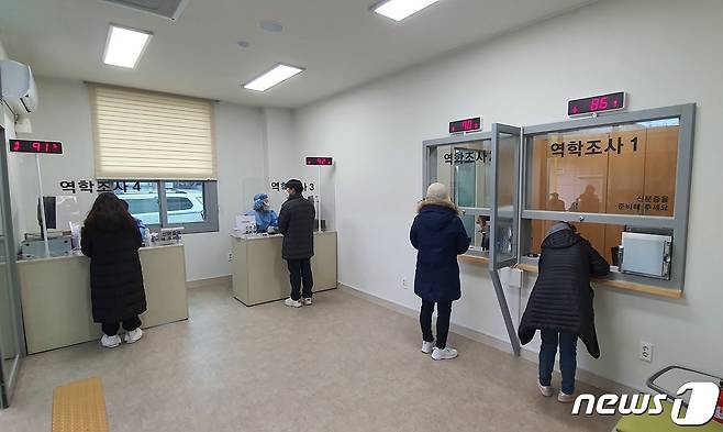 (정읍=뉴스1) 박제철 기자 = 전북 정읍시가 코로나19를 비롯한 감염병 위기에 적극적으로 대응하기 위해 선별진료소를 새롭게 구축했다.© 뉴스1