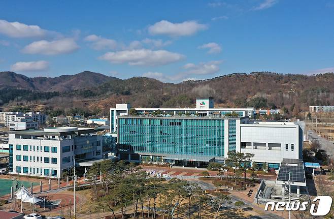 전북 임실군이 관촌면 관촌지구와 덕천지구를 대상으로 2022년 지적재조사사업을 추진한다. 사진은 임실군청 전경.(임실군 제공)/© 뉴스1