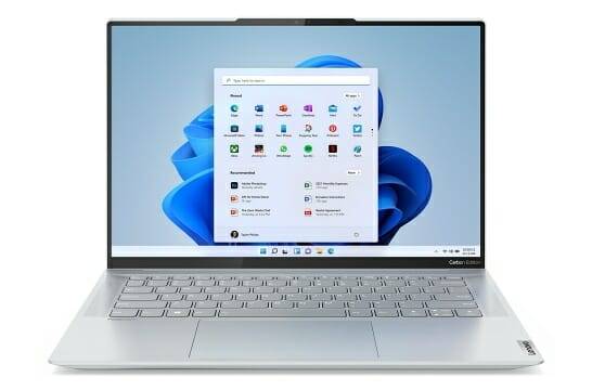 14인치 OLED 디스플레이를 탑재한 요가 슬림7 카본. (사진=한국레노버)