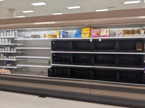 남부 캘리포니아 지역의 한 타깃 매장 매대가 텅 비어 있다.(사진=트위터 캡처)