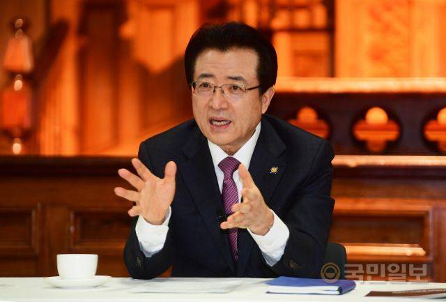 오정현 사랑의교회 목사가 11일 서울 서초구 교회 웨스트채플에서 국민일보와 대담하고 있다. 강민석 선임기자