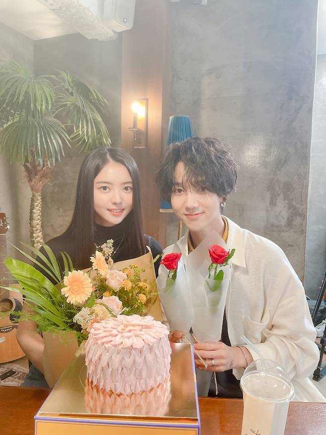 ▲ '우리 식구 됐어요'에서 가상 부부로 출연중인 임나영(왼쪽)과 예성. 출처|'우리 식구 됐어요' 인스타그램