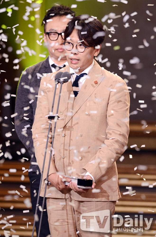 Kim Tae-ho PDs official Leave date was decided. MBC officials said on the morning of the 12th, Kim Tae-ho PD will leave MBC on the 17th.Initially, Kim Tae-ho PD was scheduled to leave at the end of December last year, but due to various circumstances, the date was pushed. The biggest thing is the postponement of the acorn festival.The Acorn Festival was pushed back to the event from December 15, 2021 to January 6, 2022, in the aftermath of the confirmation of Yoo Jae-Suks Corona 19.Kim Tae-ho PD plans to finish the Acorn Festival and step down from his position.Kim Tae-ho PD has already expressed his feelings of leaving MBC twice.In September, he said, I will come to a new challenge through my instagram. I have been living as a PD of MBC entertainment headquarters for 20 years and have always emphasized newness in my mouth, but what is the change I am trying to make?I filled my head more and more.So, even though it ended with a reckless moth, I decided to throw myself into this flow while watching the diverse platform and the rapidly changing content market. In the 2021 MBC Broadcasting Entertainment Grand Prize held on the 29th of last month, he gave a message to MBC with the program of the year selected by viewers.I tried to stay if I caught it one more time, but I didnt, he joked, I worked 15 of 20 years on Saturday evening, and that time was able to hold on together by Yoo Jae-Suk.I want to say I respect you. After expressing gratitude for Yoo Jae-Suk, I have received a lot of awards in my own way, but I do not think I have ever talked about it.I want to tell my family that I love them. Just as Infinite Challenge ended when applauded, Kim Tae-ho PD, who is on the extension of the world view again, said, What do you do when you play?When it hit its peak, it decided to step down from its main PD position - its simply Kim Tae-ho PD Down Choices.This is why he has to cheer his Choices, who are braver and more powerful than anyone else.