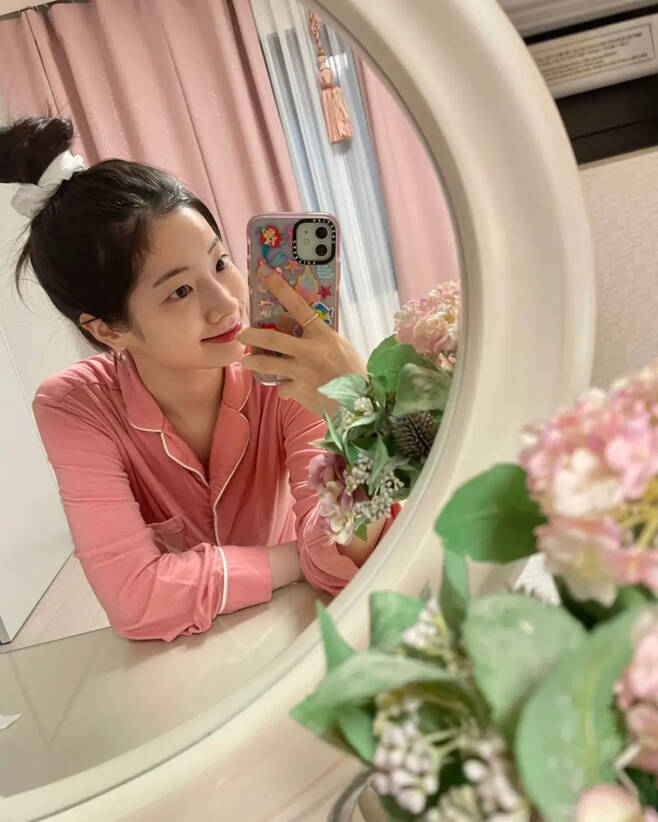 Girl group TWICE Dahyun has made it impossible to keep an eye on Lovely beauty.On the 13th, TWICE official Instagram posted a picture of Dahyuns recent situation.Inside the picture is a picture of Dahyun, who is holding his reflection in the mirror in the camera.The naturally tied hairstyle and pink pajamas further accentuated Dahyuns luscious charm.Then, looking at the camera, smiling or staring at the camera, the charming appearance made the fans feel heartwarming.Especially, Dahyun boasts a distinctive white skin even without a toilet, and boasts a brilliant beauty such as a clear eyebrow.On the other hand, TWICE, which Dahyun belongs to, recorded the highest album sales among female artists with a total of 7,299,094 copies according to the 10-year cumulative album data released by Gaon Chart on the 10th.