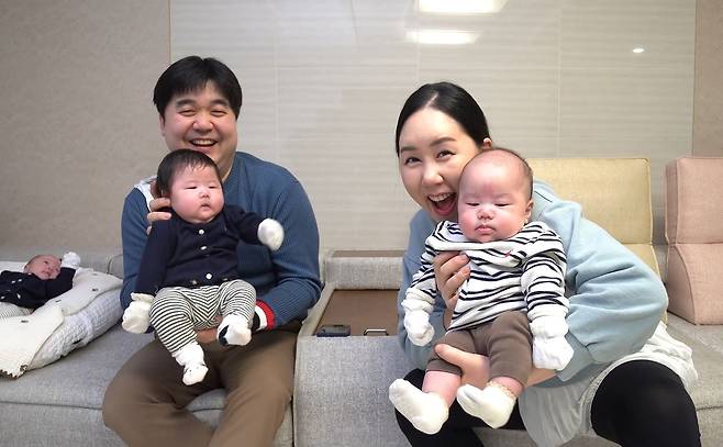 코미디언 황신영과 그의 남편 안수현씨. /유튜브 채널 '에나스쿨'