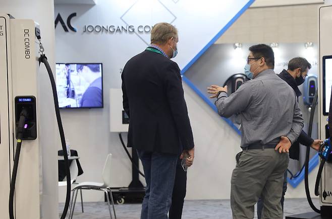 롯데정보통신이 중앙제어 인수를 완료하고 모빌리티 사업에 본격 시동을 걸었다.