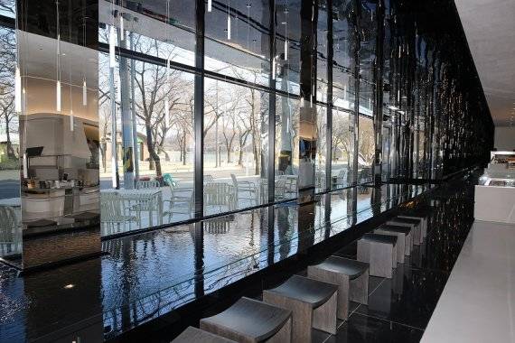 엔제리너스가 새롭게 오픈한 다섯번째 플래그십 스토어 '대구 수성못 아일랜드점'의 모습. / 사진=롯데GRS 제공