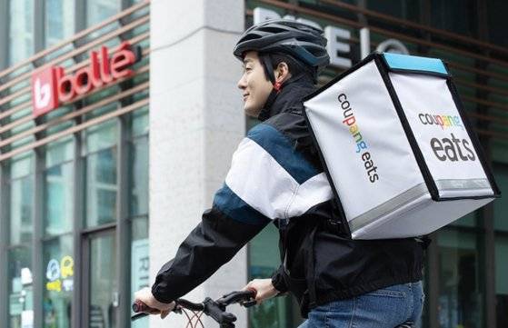 쿠팡이츠의 배달 파트너. [사진 쿠팡이츠]