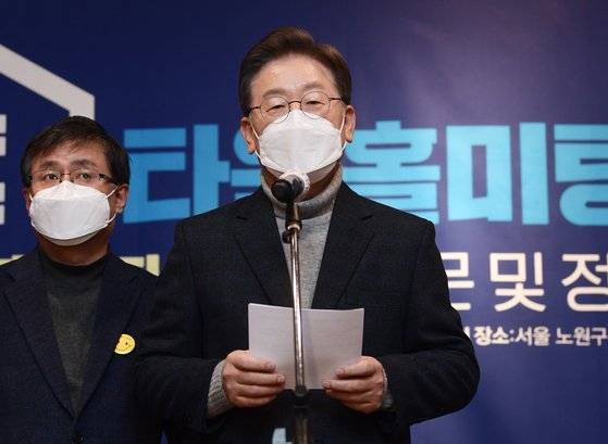 이재명 더불어민주당 대선후보가 13일 서울 노원구 노해로 더숲에서 부동산 정책을 발표하고 있다. 뉴시스