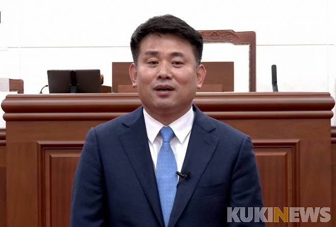 김대현 무안군의회 의장이 ‘예산 1조 원, 인구 10만 시대를 앞당기겠다’며 무안군수선거 출마를 공식 선언했다.[사진=김대현]