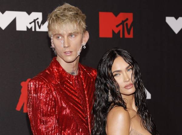 영화 ‘트랜스포머’로 유명한 배우 메간 폭스가 래퍼 머신 건 켈리와 약혼했다. /사진=로이터