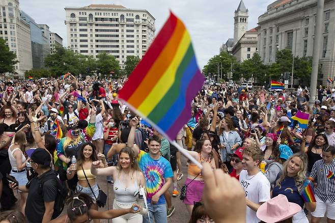지난해 6월 미국 워싱턴DC에서 6월 열린 LGBTQ+ 퍼레이드. [EPA]
