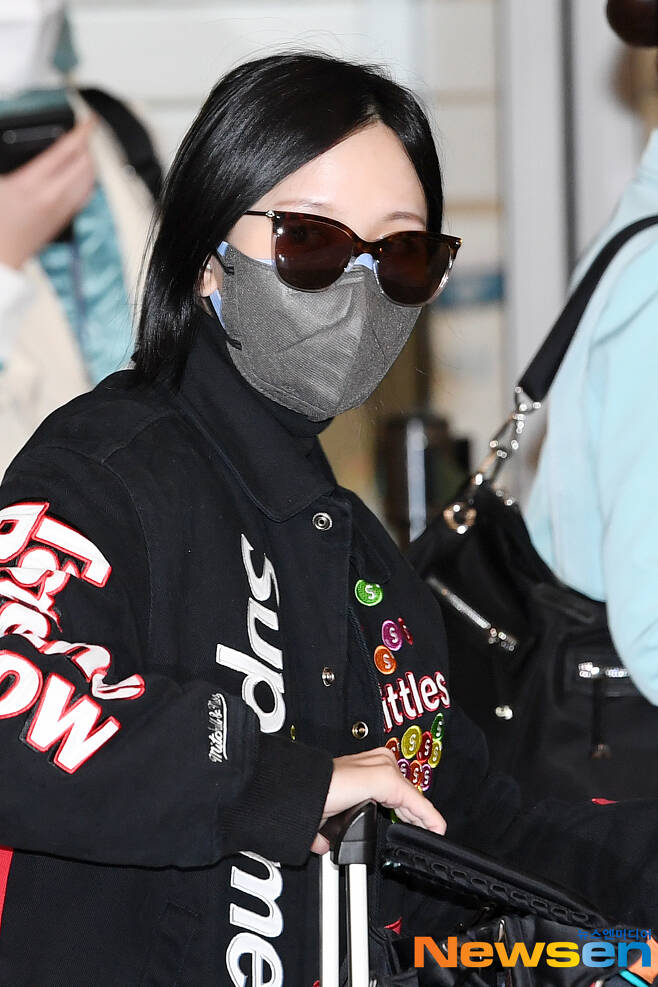 MINA (TWICE) member Mina enters Japan from Narita, Tokyo, via the Second Passenger Terminal at Incheon International Airport in Unseo-dong, Jung-gu, Incheon, on the afternoon of January 13.