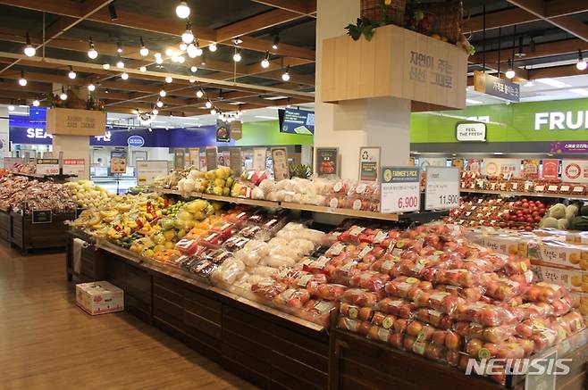 [대구=뉴시스]김정화 기자 = 대구 1호 점포인 이마트 성서점이 전관 리뉴얼로 미래형 점포로 탈바꿈한다. (사진 = 이마트 제공) 2022.01.13. photo@newsis.com