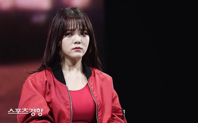 FNC엔터테인먼트와 전속계약이 만료된 지민의 앞으로의 행보에 대해서도 대중의 관심이 쏠렸다. 이선명 기자 57km@kyunghyang.com